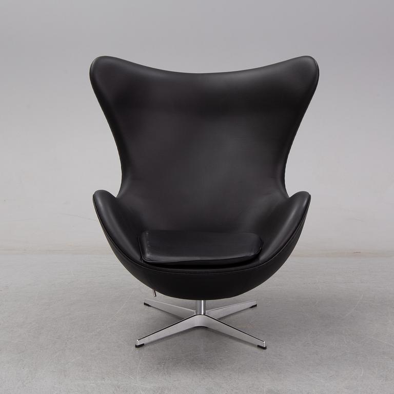 An 'Egg chair' by Arne Jacobsen for Fritz Hansen, designed 1958.