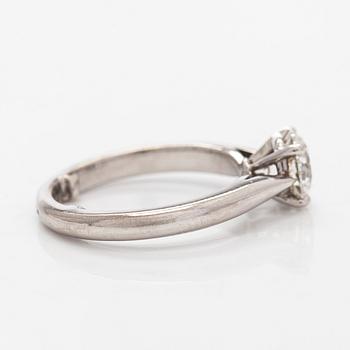 Sormus, briljanttihioitettu timantti 1,01 ct, platinaa.