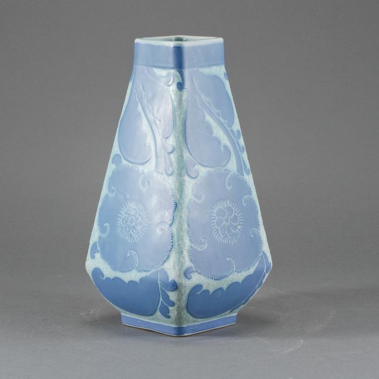 VAS, porslin, "Sgrafitto", Josef Ekberg, Gustavsberg, 1919.