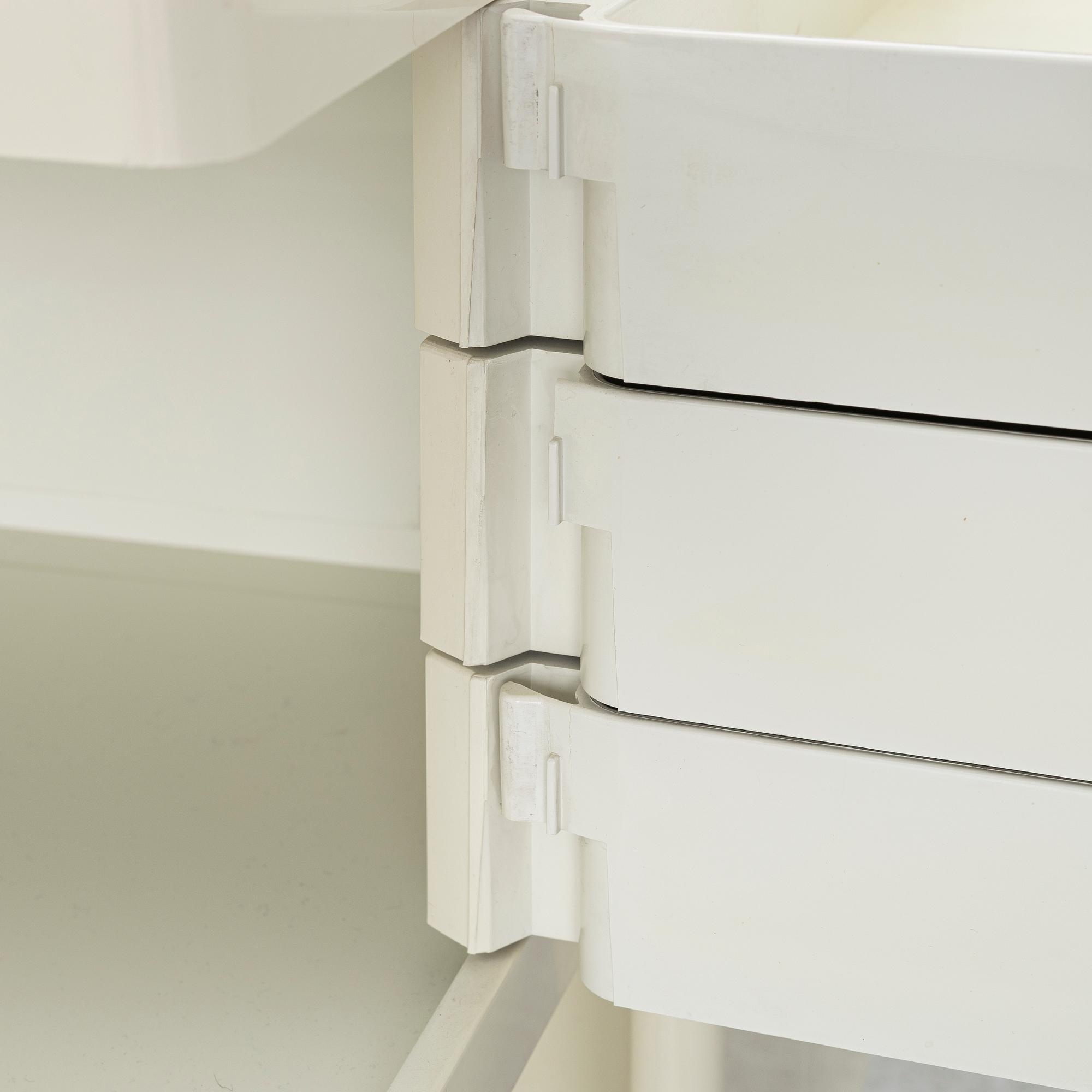 Joe Colombo, a 'pair of 'Boby' plastic chest of drawers, Bieffeplast, Padova, Italien.
