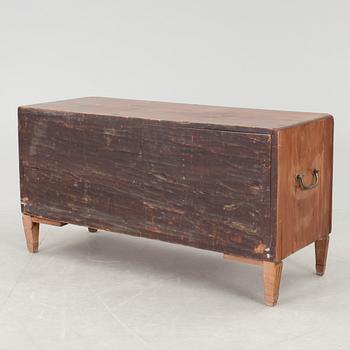 UNDERDEL till CHIFFONJÉ, sengustaviansk, 1700-tal.