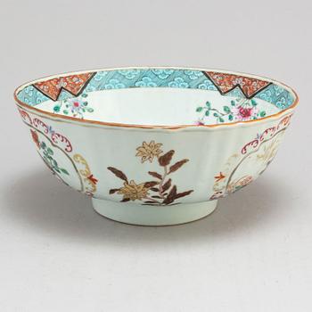 A famille rose export porcelain bowl,