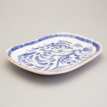 STIG LINDBERG, a faience dish, Gustavsberg 1940s. Signed Stig L.