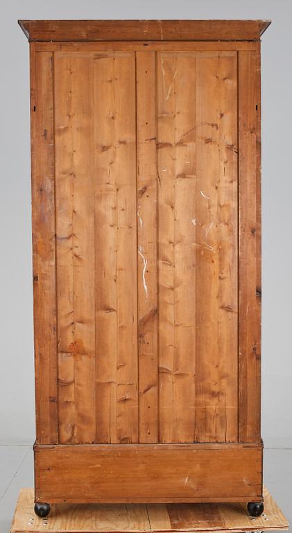 KLÄDSKÅP, Karl Johan-stil, 1900-talets början.