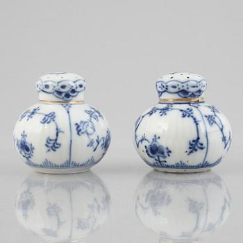 A 'Blue Fluted Half Lace' porcelain salt- and pepper shaker, Royal Copenhagen, model 711 and 712, post 1923.