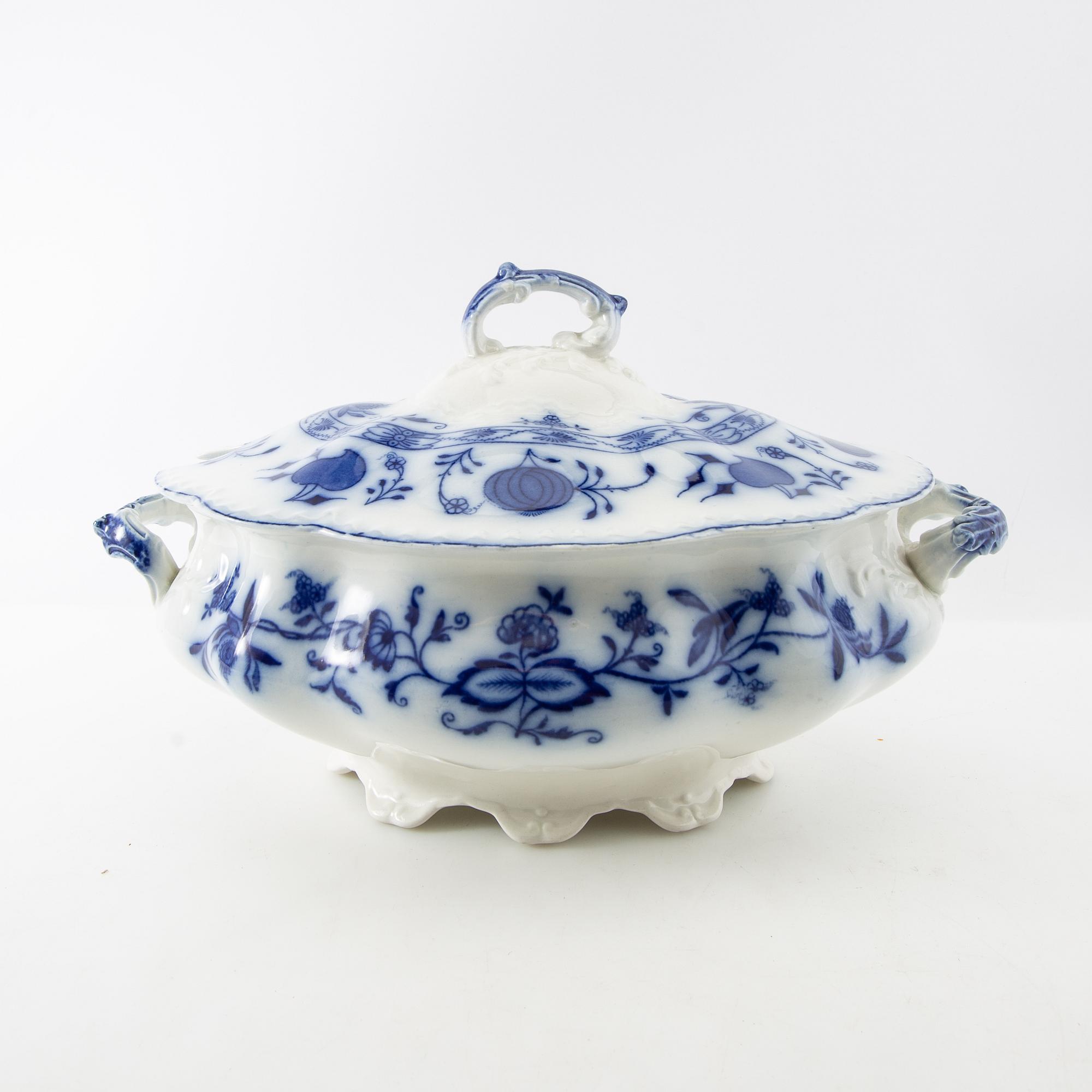 Dinner service, 97 pieces, Johnson Bros, "Holland", England, early 20th century.