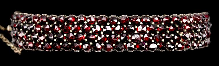 SMYCKEN, 5 st, granater och markasiter, 1800-1900-tal.