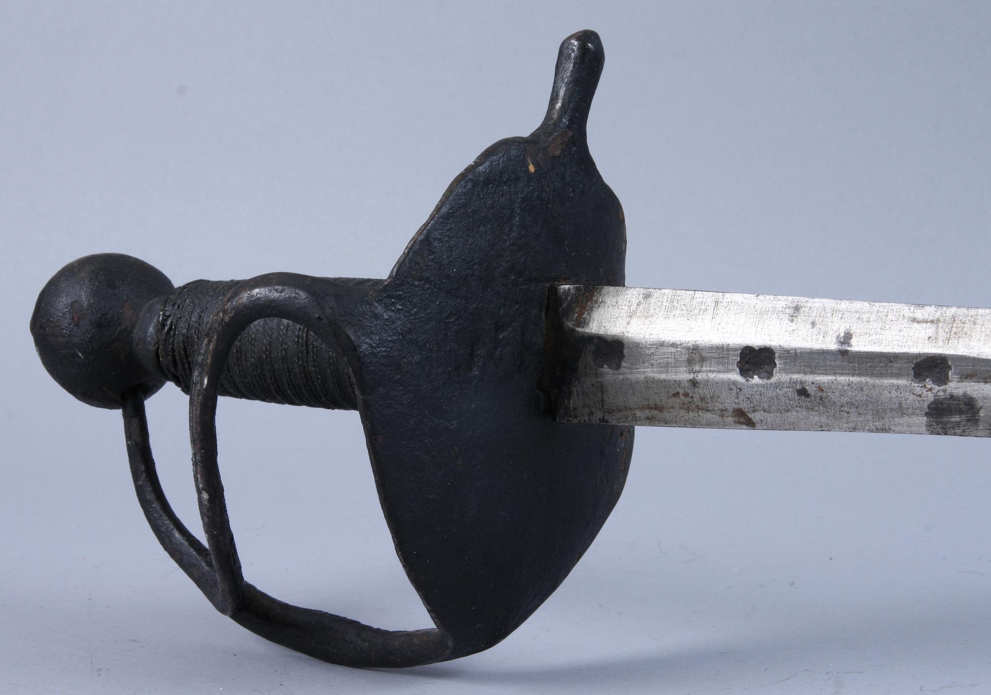 KOMISSVÄRJA, m/1685, omgjord 1832 för flottan.