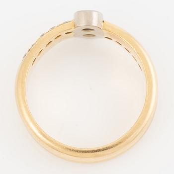 Ring, 18K gold with brilliant-cut diamonds.