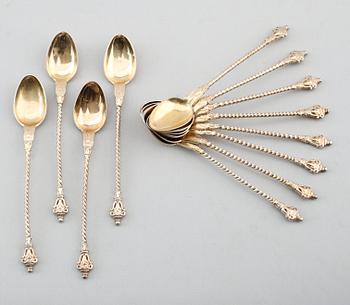 KAFFESKEDAR, 12 st, förgyllt silver, Danmark 66. Total vikt ca 128 g.