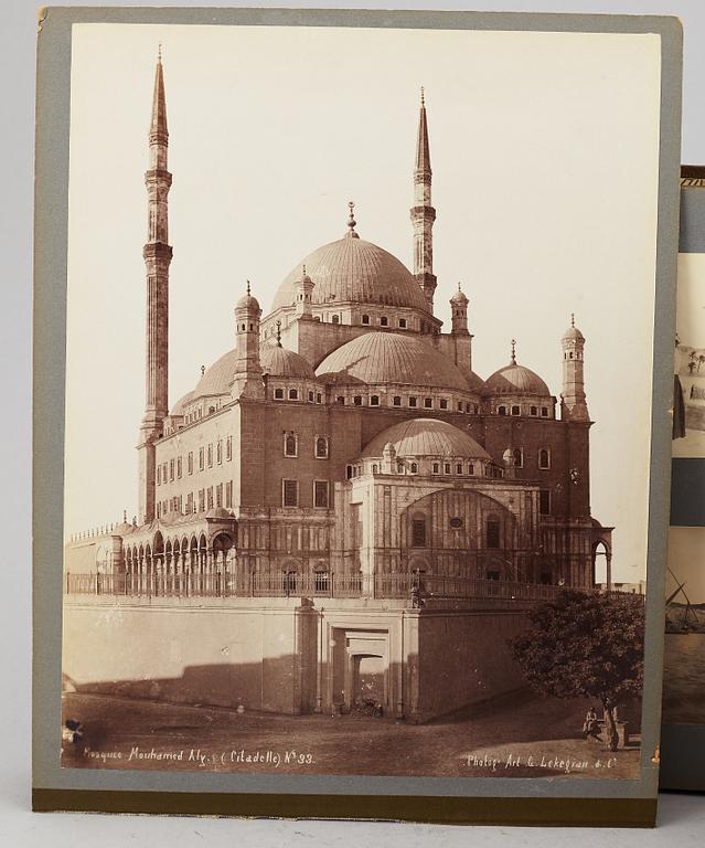 FOTOALBUM,   MEDELHAVSKRYSSNING 1905-06 MED KORVETTEN FREJA.