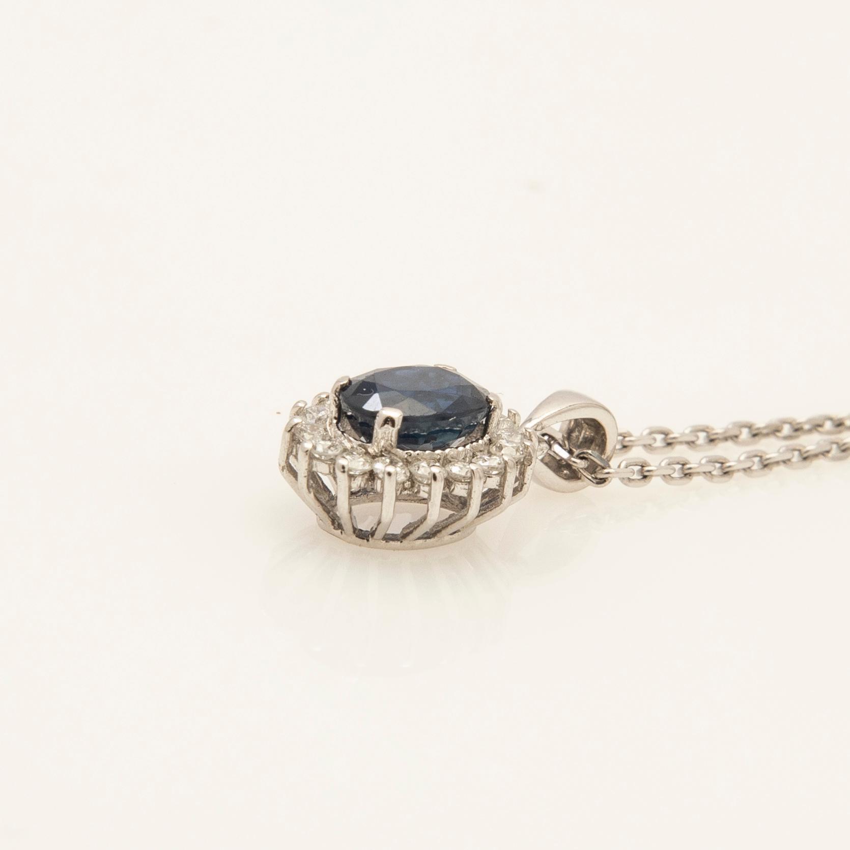 Necklace, 18K white gold with diamonds and sapphire.