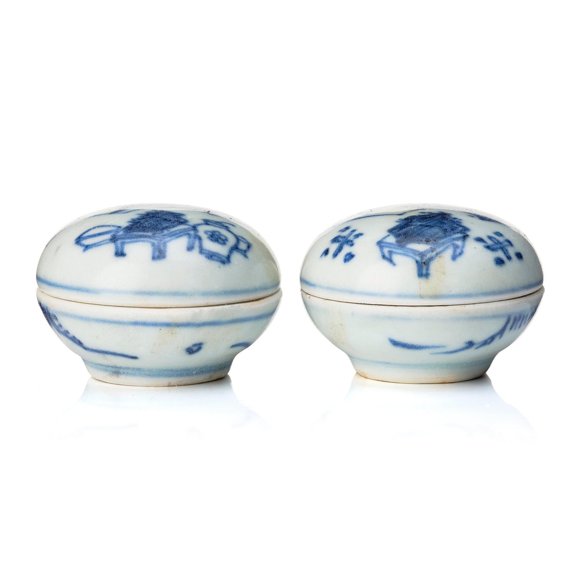 Two blue and white boxes with covers, 'Hatcher Cargo', 17th Century.