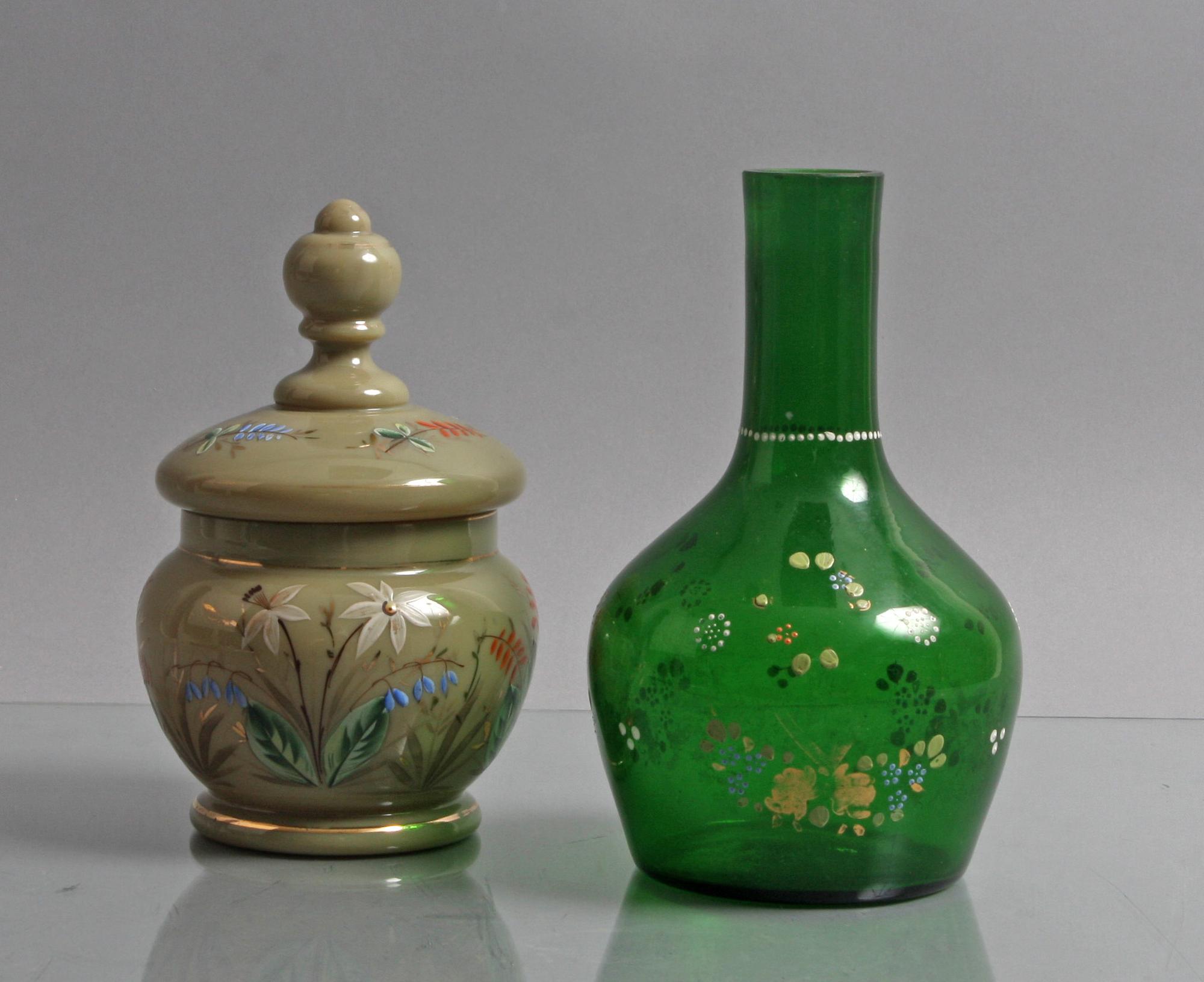 VAS och BONBONJÄR, glas och opalinglas, bl a mellaneuropa.