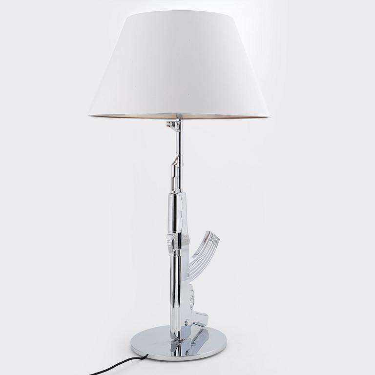 Philippe Starck,  golvlampa, "Lounge Gun Kalashnikov", Flos, formgiven 2005.