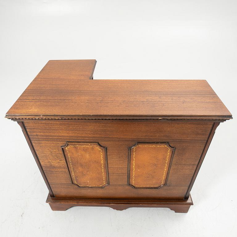 Bar counter, English style, 20th century.
