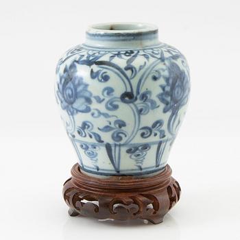 Vase China Ming Dynasty 17th century.