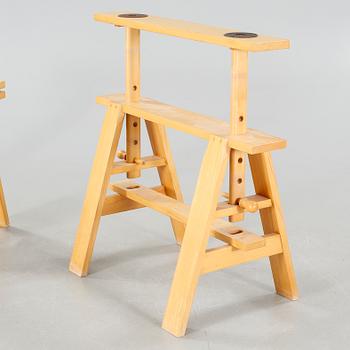 A pair of "Leonardo" table horse legs, designed by Achille Castiglioni for Zanotta, 20th century.