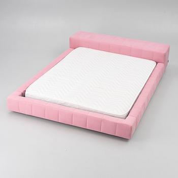 Giuseppe Viganò, a "Squaring" bed, Bonaldo, Italy.