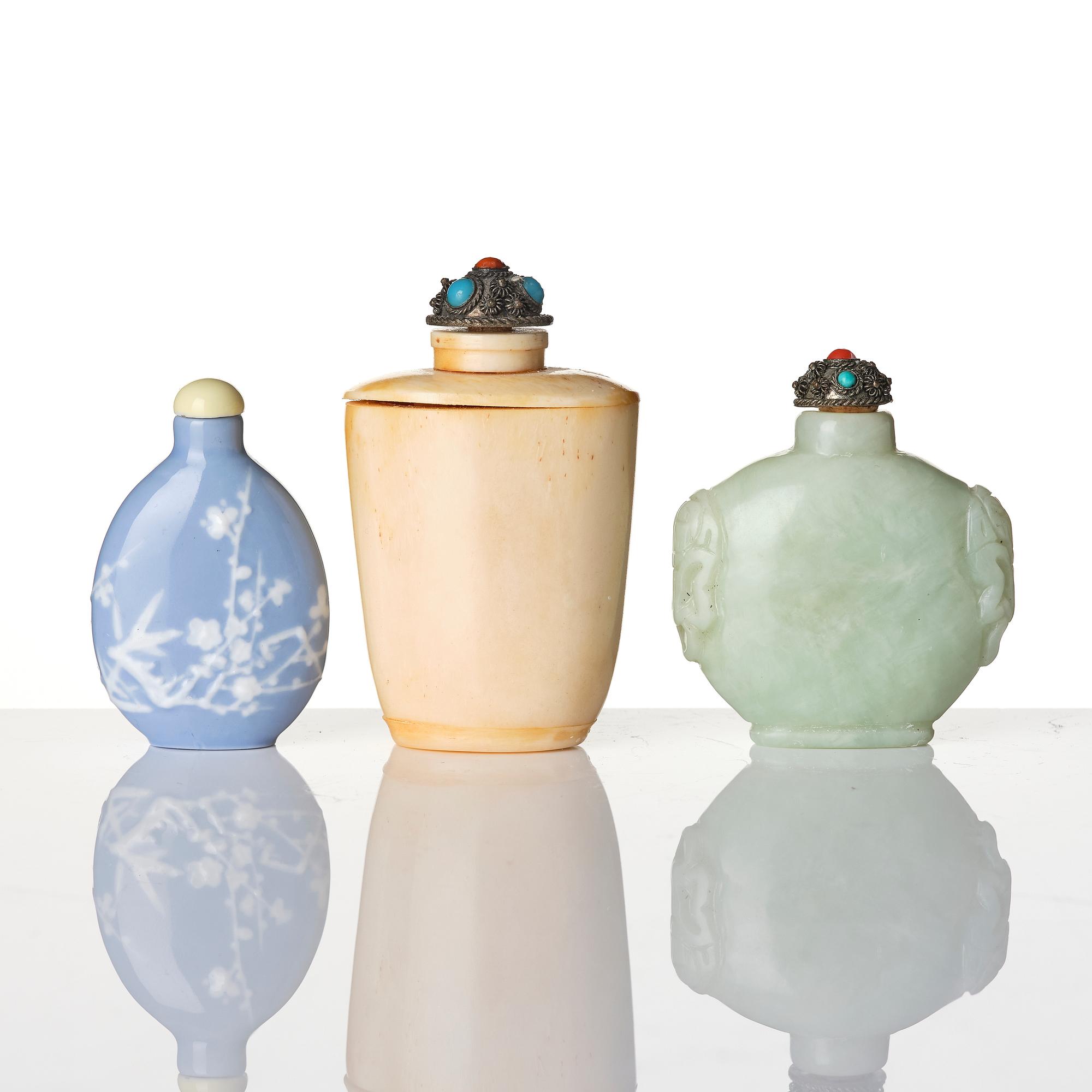A group of three Chinese snuffbottles, stone, glass and bone, late Qing dynasty / around 1900.