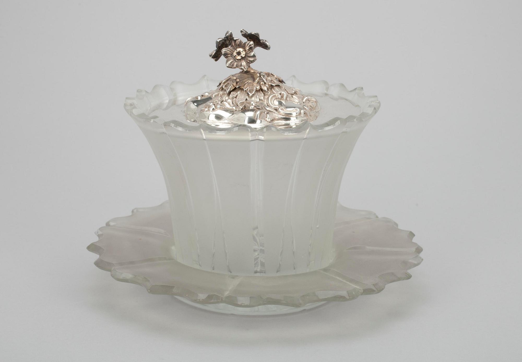 SERVERINGSSKÅL med LOCK, silver och glas, Sheffield England 1860.