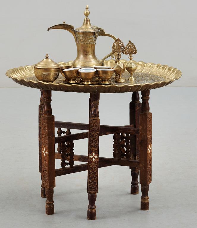 RÖKBORD, med tillbehör. Orientaliskt, 1800/1900-tal.