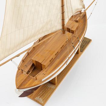 A wooden scale model of the Norwegian yacht "Marie" 1899 by Sören Orsman.