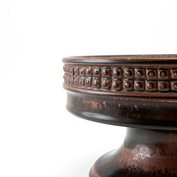 Stig Lindberg, footed bowl from Gustavsberg studio, late 20th century stoneware.