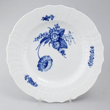 A porcelain tableware set of 44 pcs, "Blå blomst" by Royal Copenhagen, second half of the 20th century.