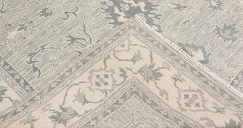 A rug, Ziegler design, approx. 368 x 279 cm.