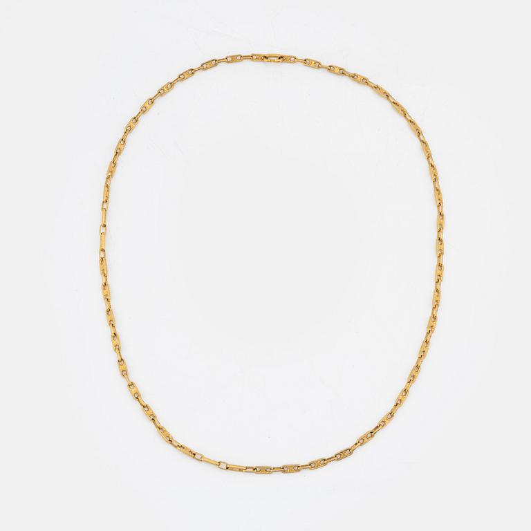 Céline, a gold tone chain.