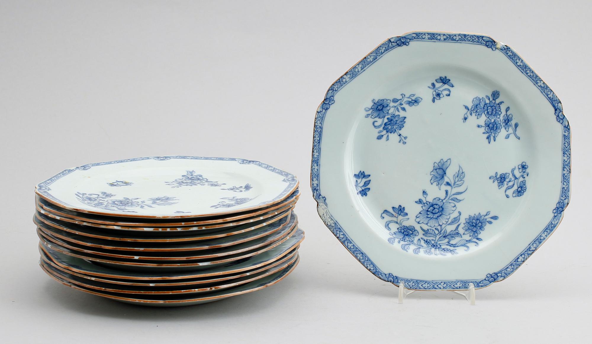 TALLRIKAR, 12 st, porslin, Kina, Qianlong 1736-1795.