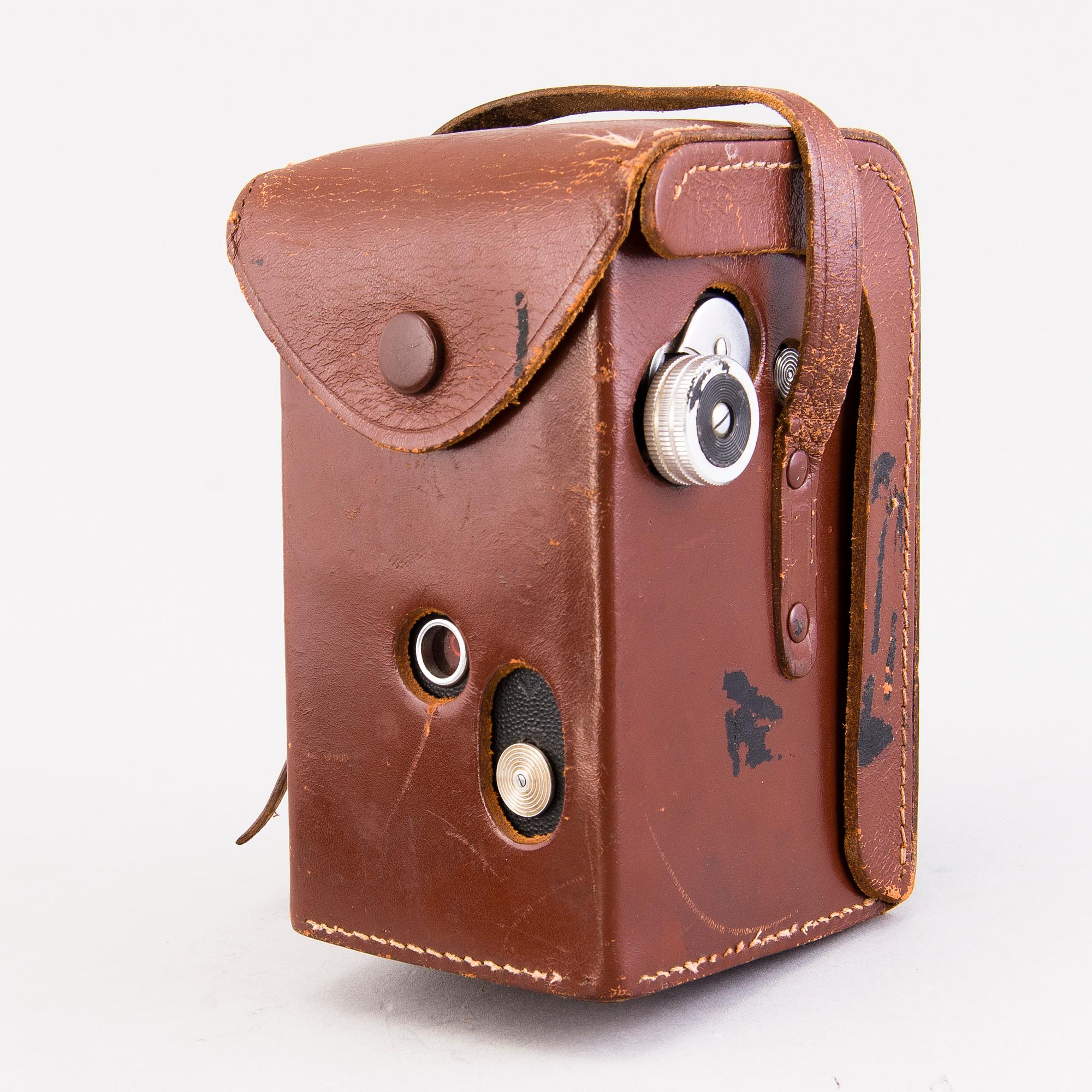 Set of five cameras, with accessories, 1920-50-tal.