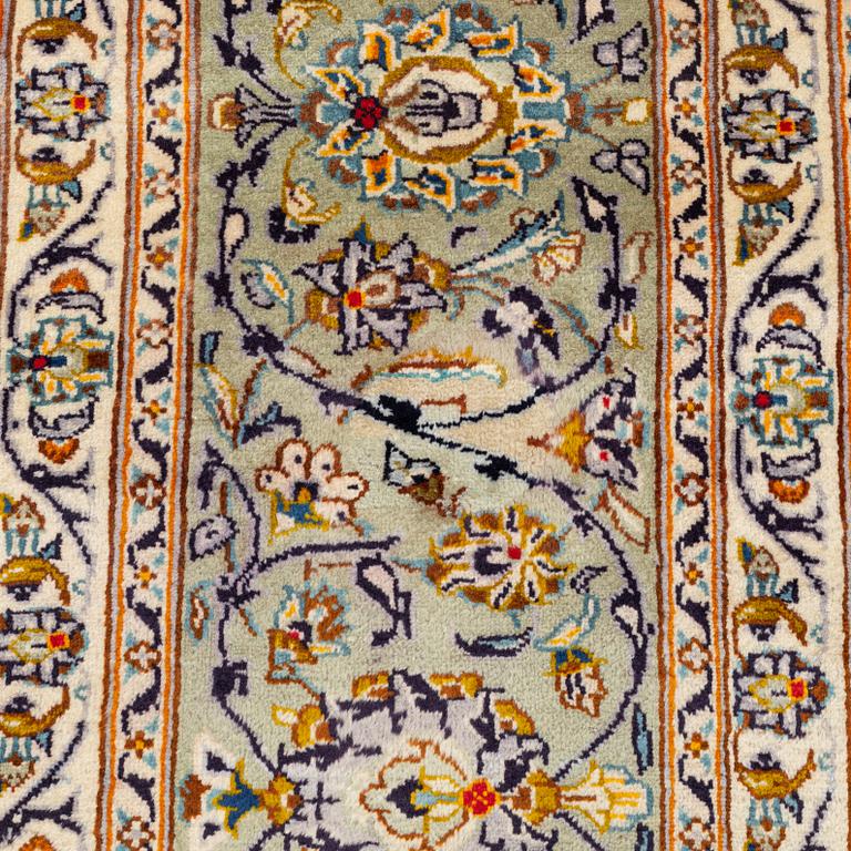 Matta, Keshan, ca 424 x 305 cm.