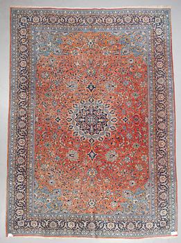 A carpet, Old Sarouk, parobably, ca 393 x 287 cm.