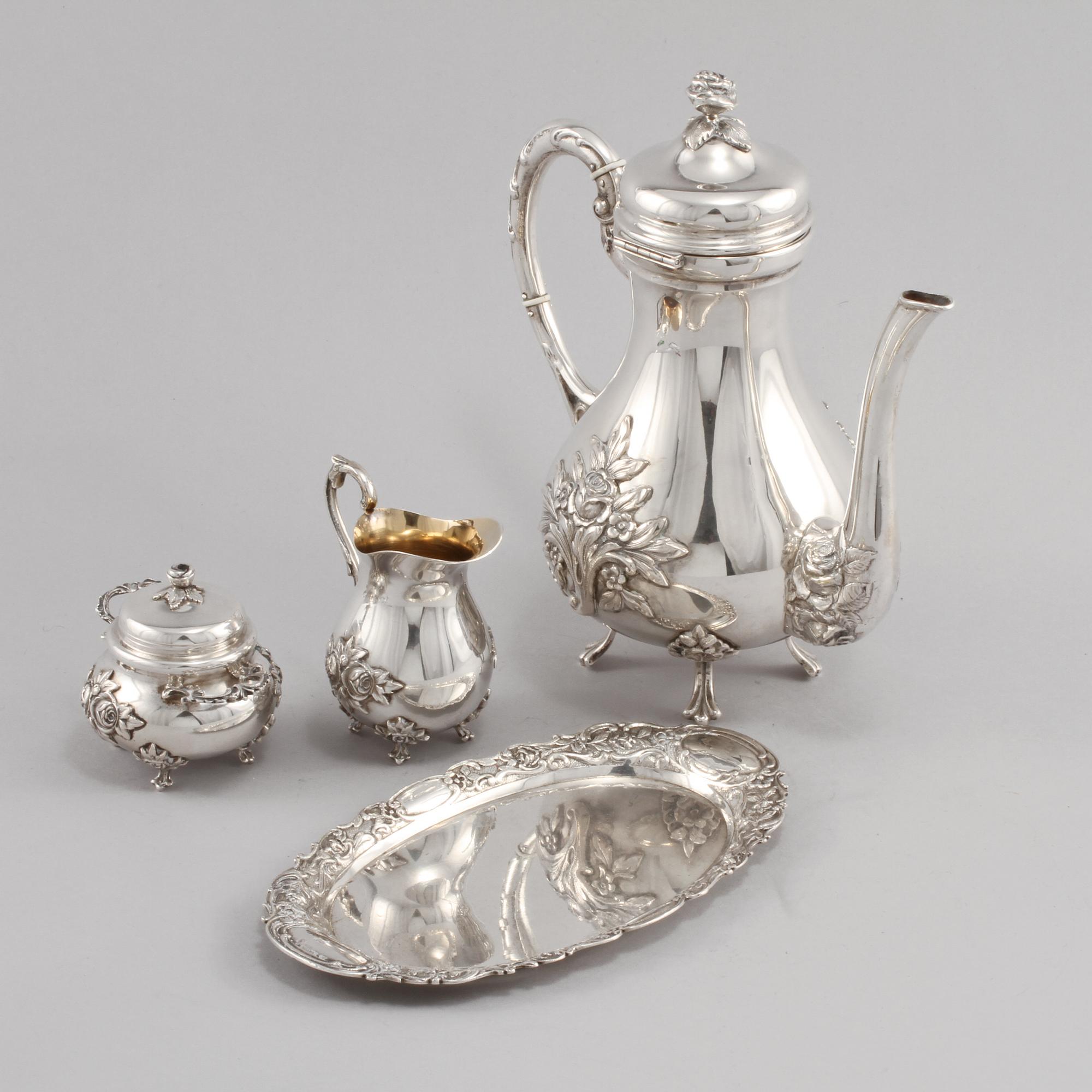 KAFFESERVIS, 4 delar, låghaltigt silver, 1900-tal, total vikt 1125 gram.