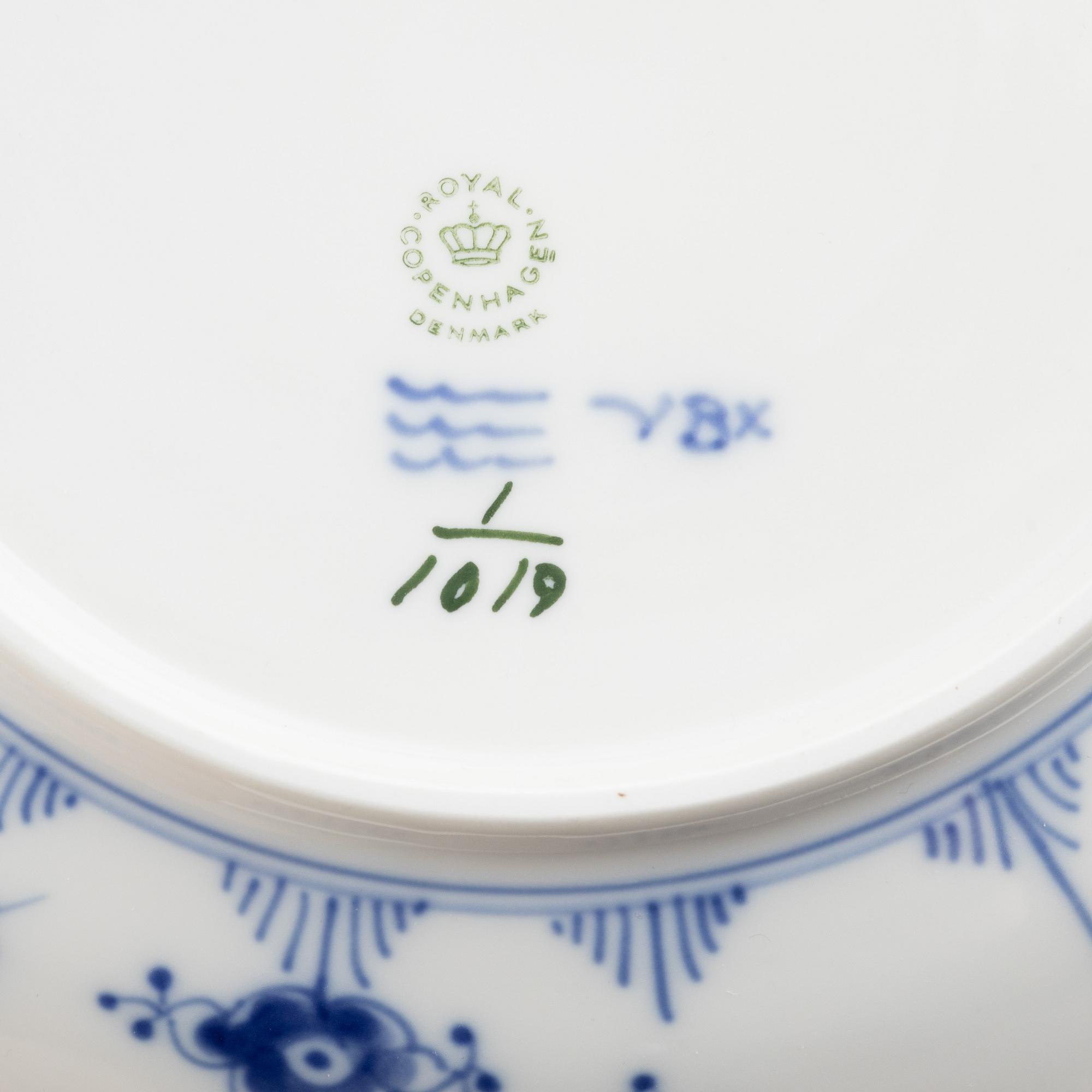 Royal Copenhagen, matservis, 41 delar, "Musselmalet Helblonde", Danmark.