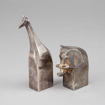 GUNNAR CYRÉN, a group of two silver plated figurines, Dansk Designs Japan.