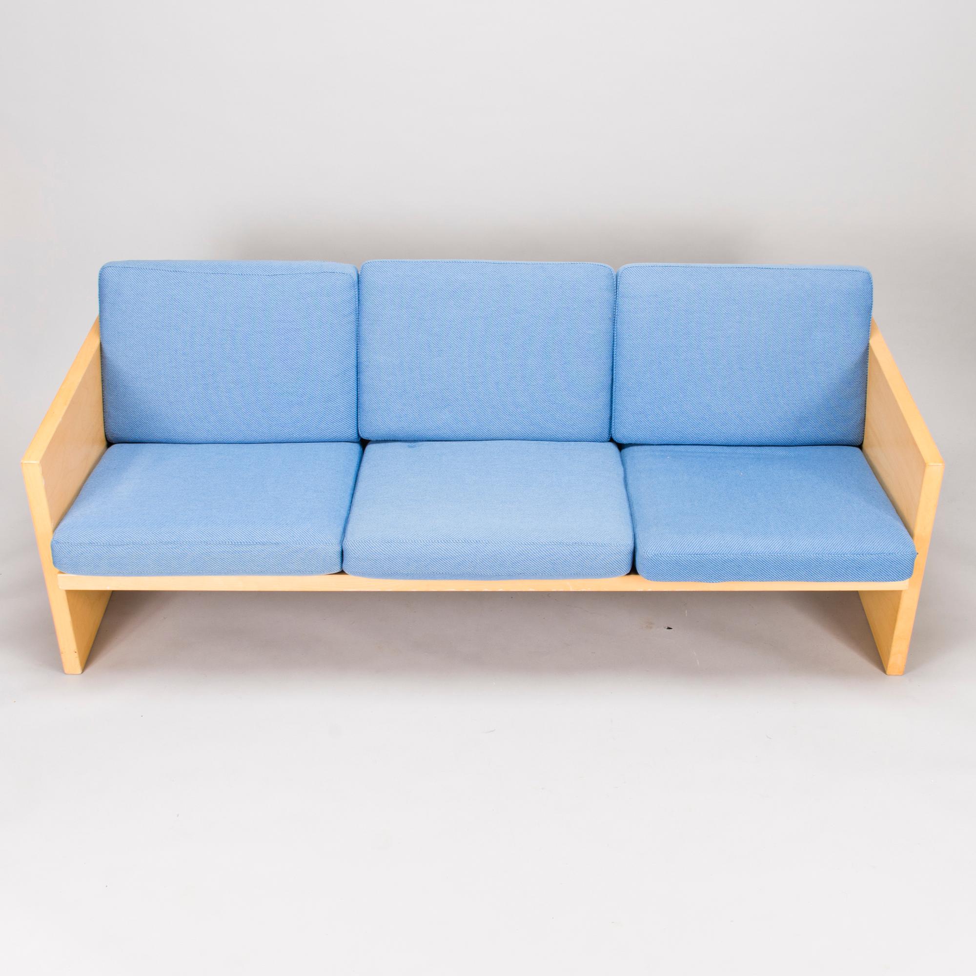 BEN AF SCHULTEN, a late 20th century '547A' sofa for Artek, Finland.