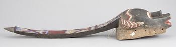 MASK, skuret trä, Afrika, omkring 1900-talets mitt.