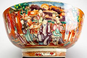 A famille rose punch bowl, Qing dynasty, Qianlong (1736-95).