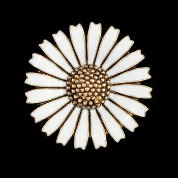 BROSCH, sterlingsilver samt vit emalj, "Daisy", Georg Jensen, Danmark.