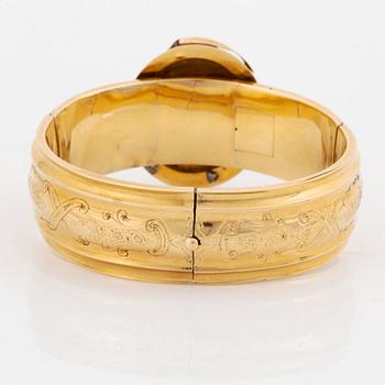 A G Möllenborg 18K gold demi parure comprising a bracelet, a brooch and a pair of earrings.