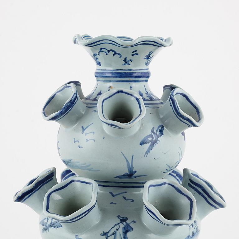 Tulpanvas, fajans, Italien, 1900-tal.