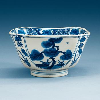 1893. A blue and white bowl, Qing dynasty, Kangxi (1662-1722).