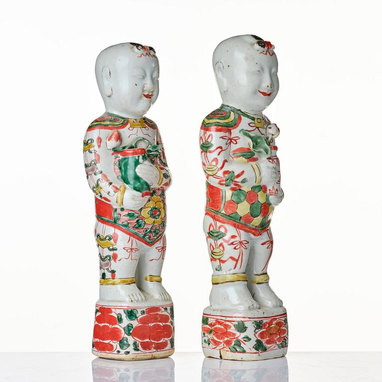 Porslinsfigurer, 
två stycken, porslin. Qingdynastin, Kangxi (1662-1722).
