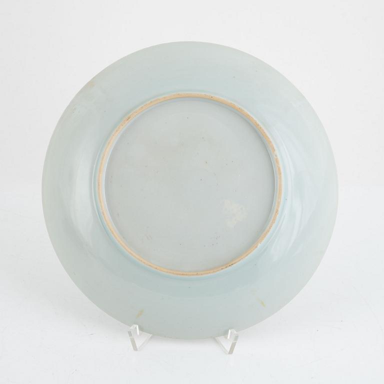 Two plates, two soup dishes and a serving dish, export porcelain, Qing Dynasty, Qianlong (1736-95).