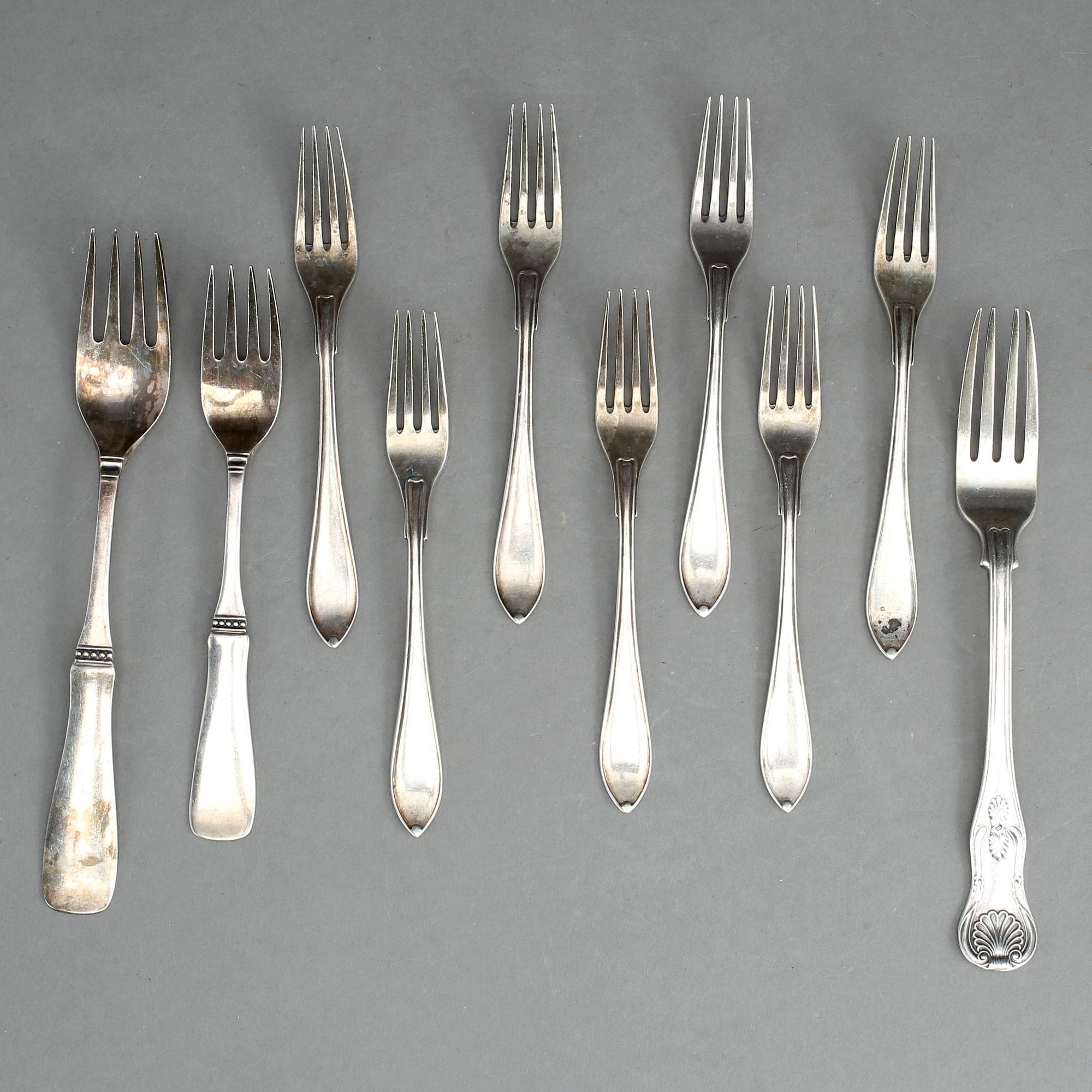 PARTI BESTICK, 38 delar, silver, första hälft 1900-talets. Längd av strösked 18 cm. Total vikt ca 1006 g.
