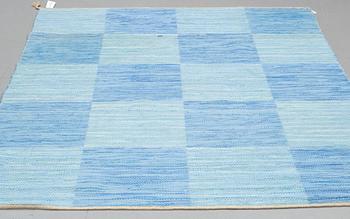 A CARPET. "Schackrutan", flat weave with rags, Firma Svenskt Tenn. Ca 235 x 175 cm.