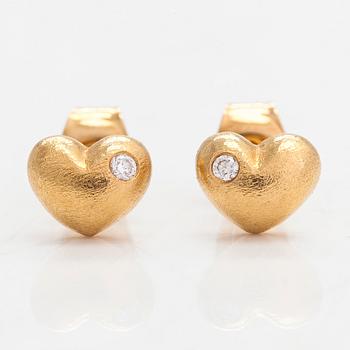 Ole Lynggaard, a pair of 18K gold heart earrings set with diamonds ca 0.04 ct in total.